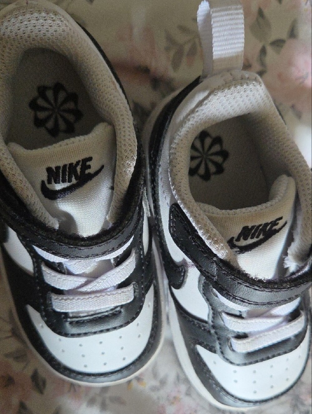 Nike Kids Black and White Velcro Low-Top Sneakers - Picture 3 of 6